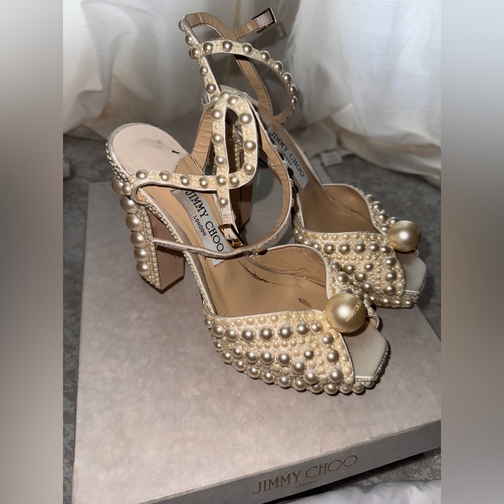 Jimmy Choo Pearl Embellished White Bridal Heels size 38 - Picture 4 of 16